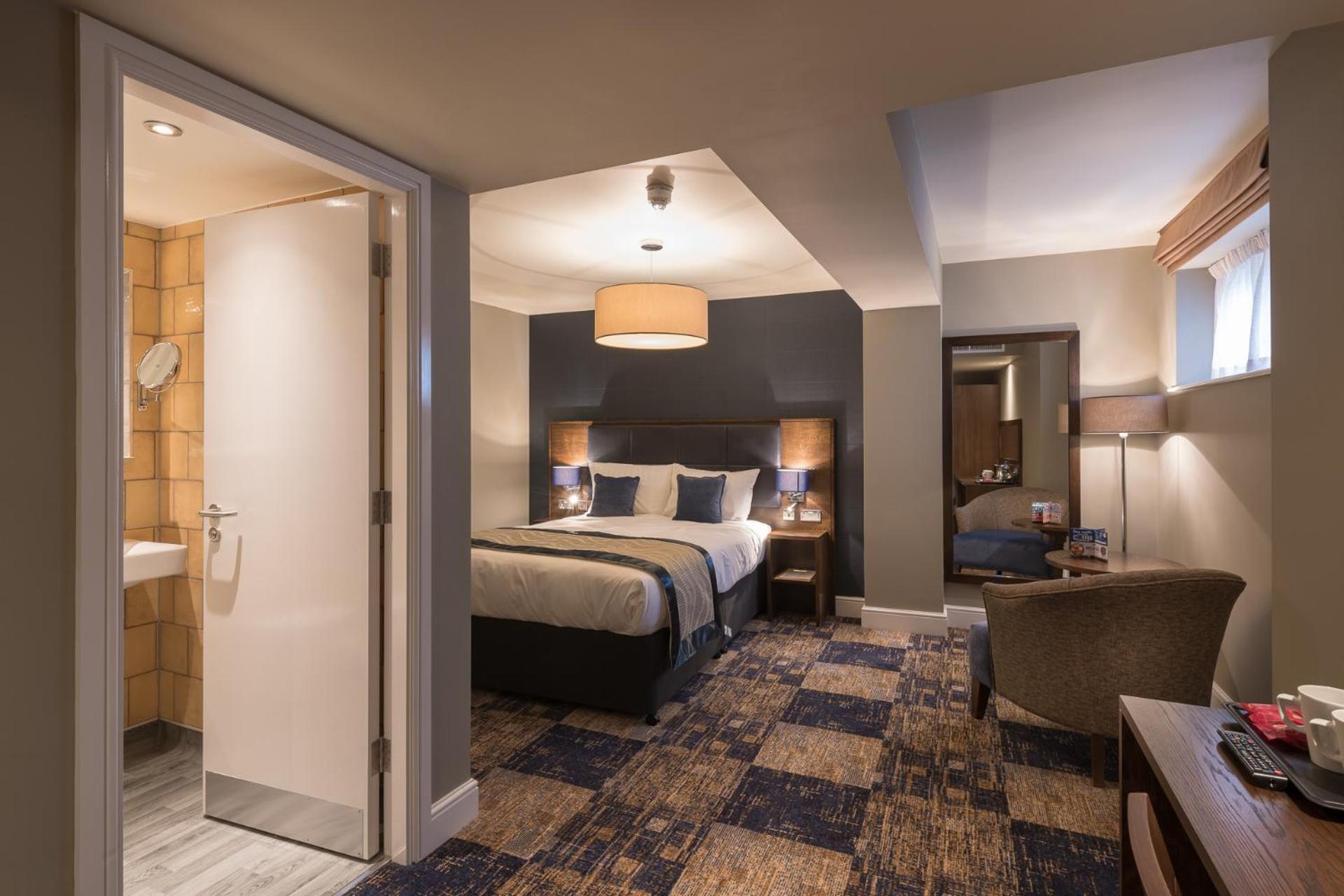 The John Russell Fox Wetherspoon Hotell Andover Exteriör bild