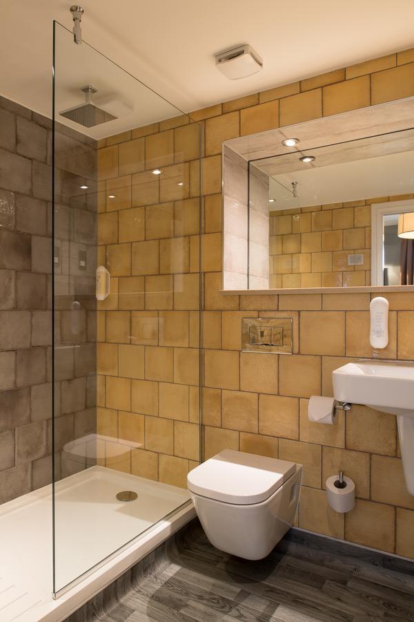The John Russell Fox Wetherspoon Hotell Andover Exteriör bild