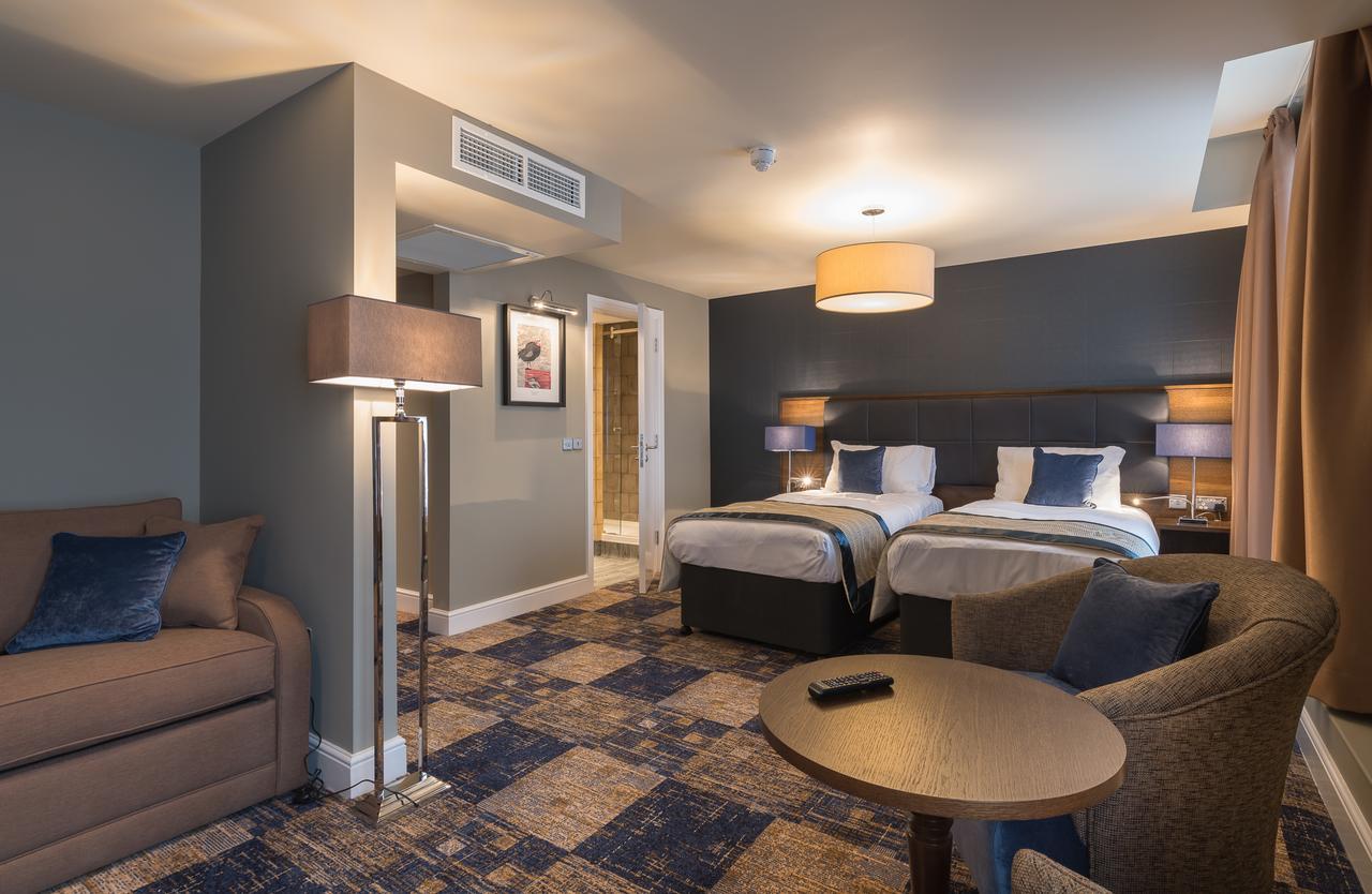 The John Russell Fox Wetherspoon Hotell Andover Exteriör bild