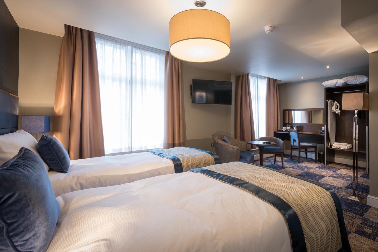 The John Russell Fox Wetherspoon Hotell Andover Exteriör bild