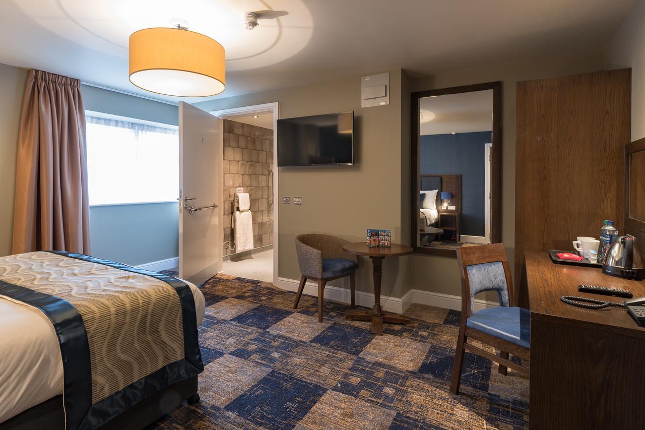 The John Russell Fox Wetherspoon Hotell Andover Exteriör bild