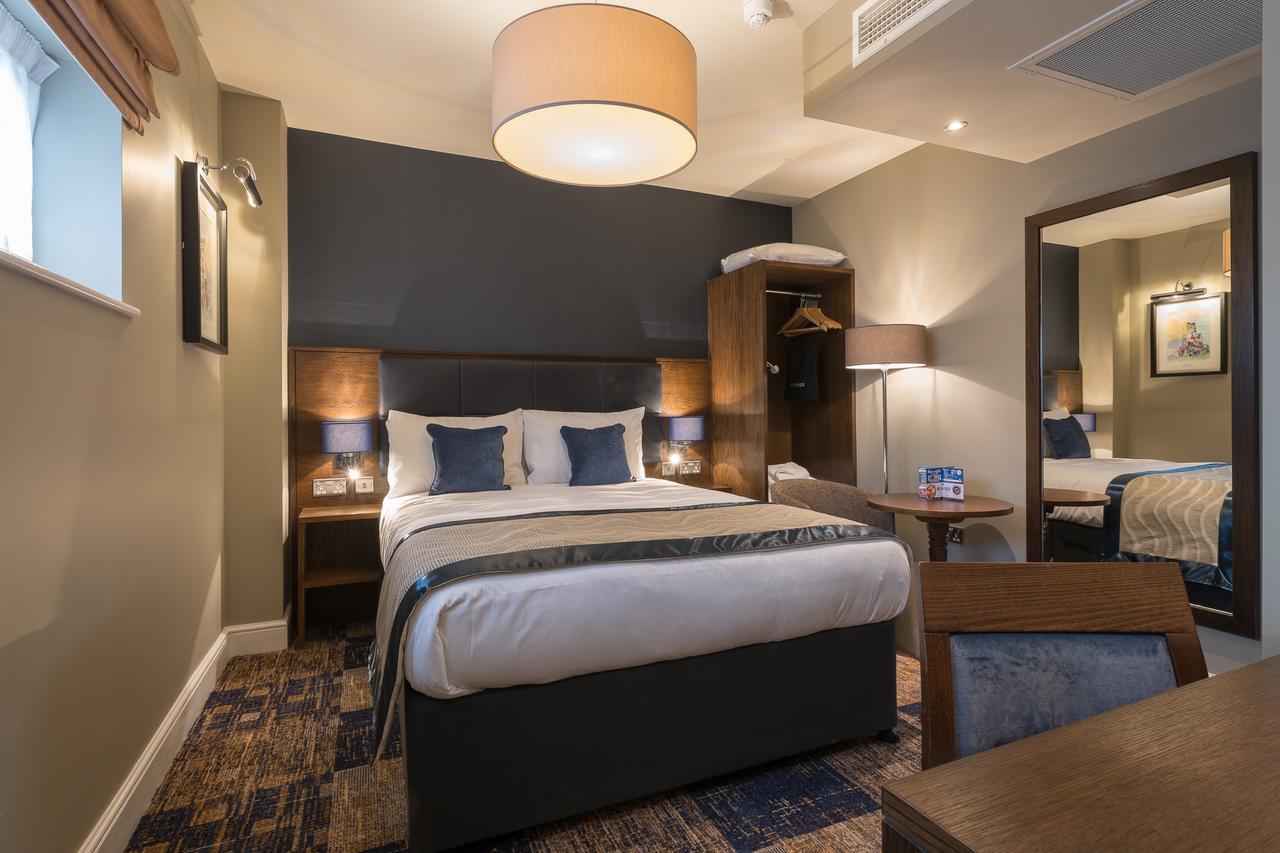 The John Russell Fox Wetherspoon Hotell Andover Exteriör bild