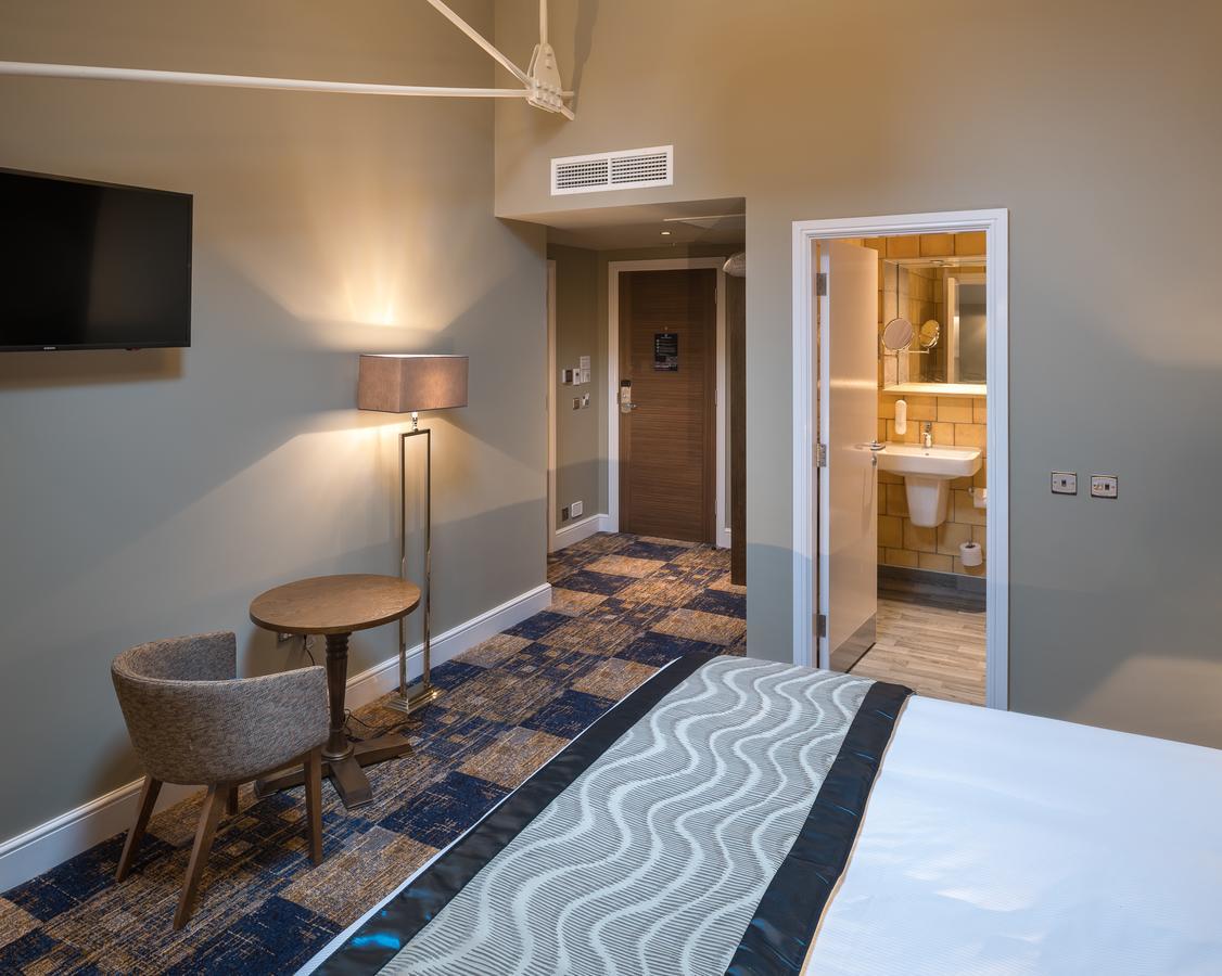 The John Russell Fox Wetherspoon Hotell Andover Exteriör bild