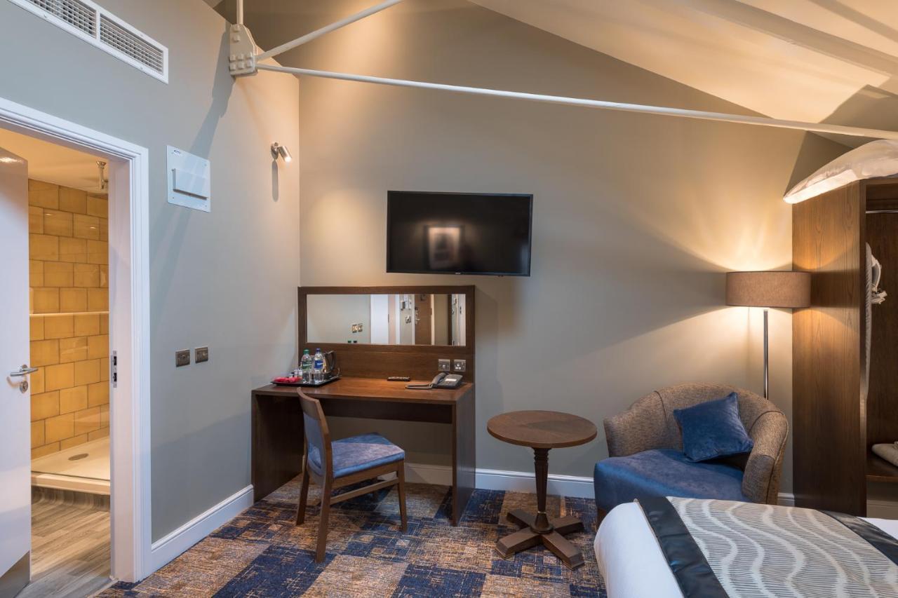 The John Russell Fox Wetherspoon Hotell Andover Exteriör bild