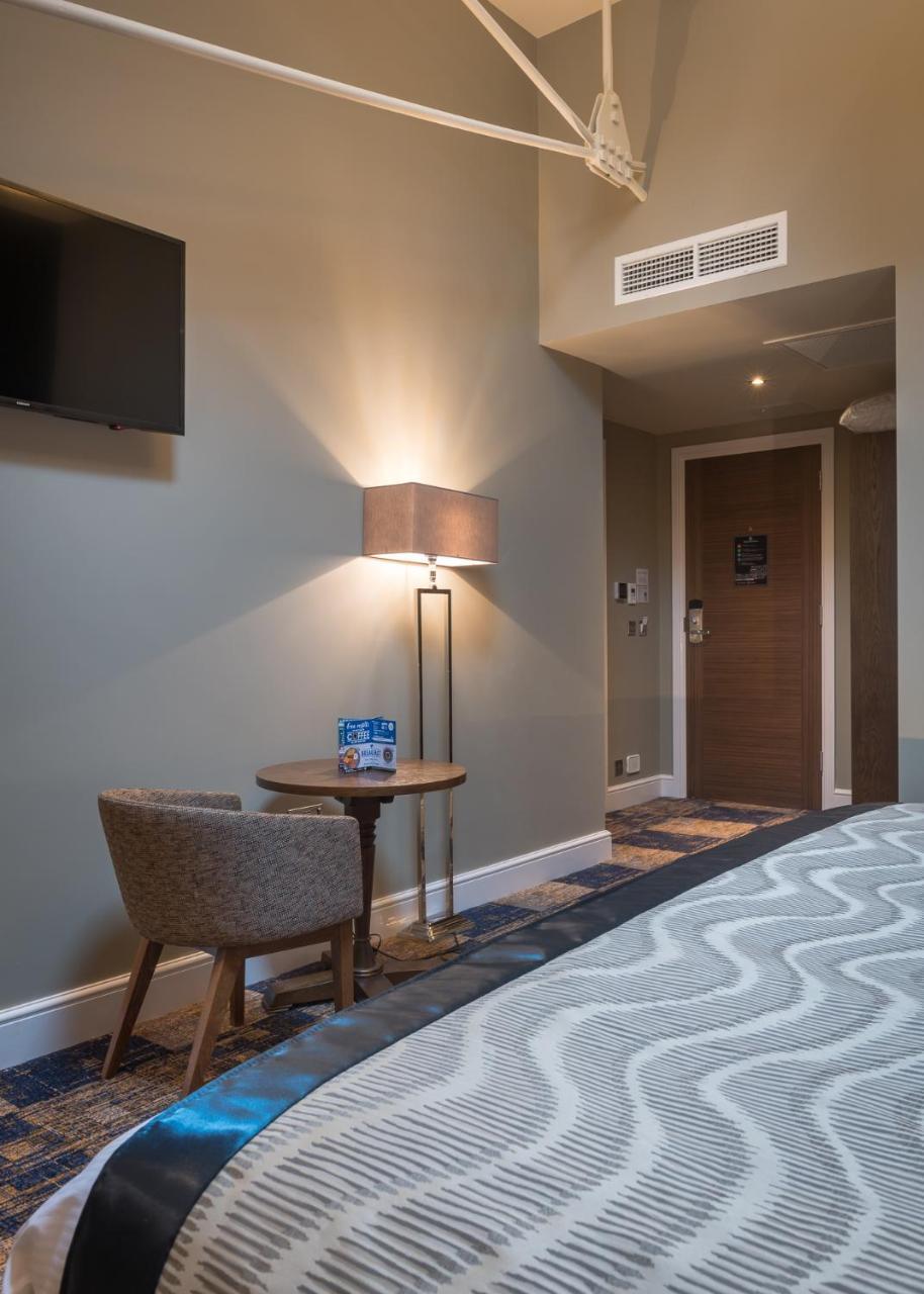 The John Russell Fox Wetherspoon Hotell Andover Exteriör bild