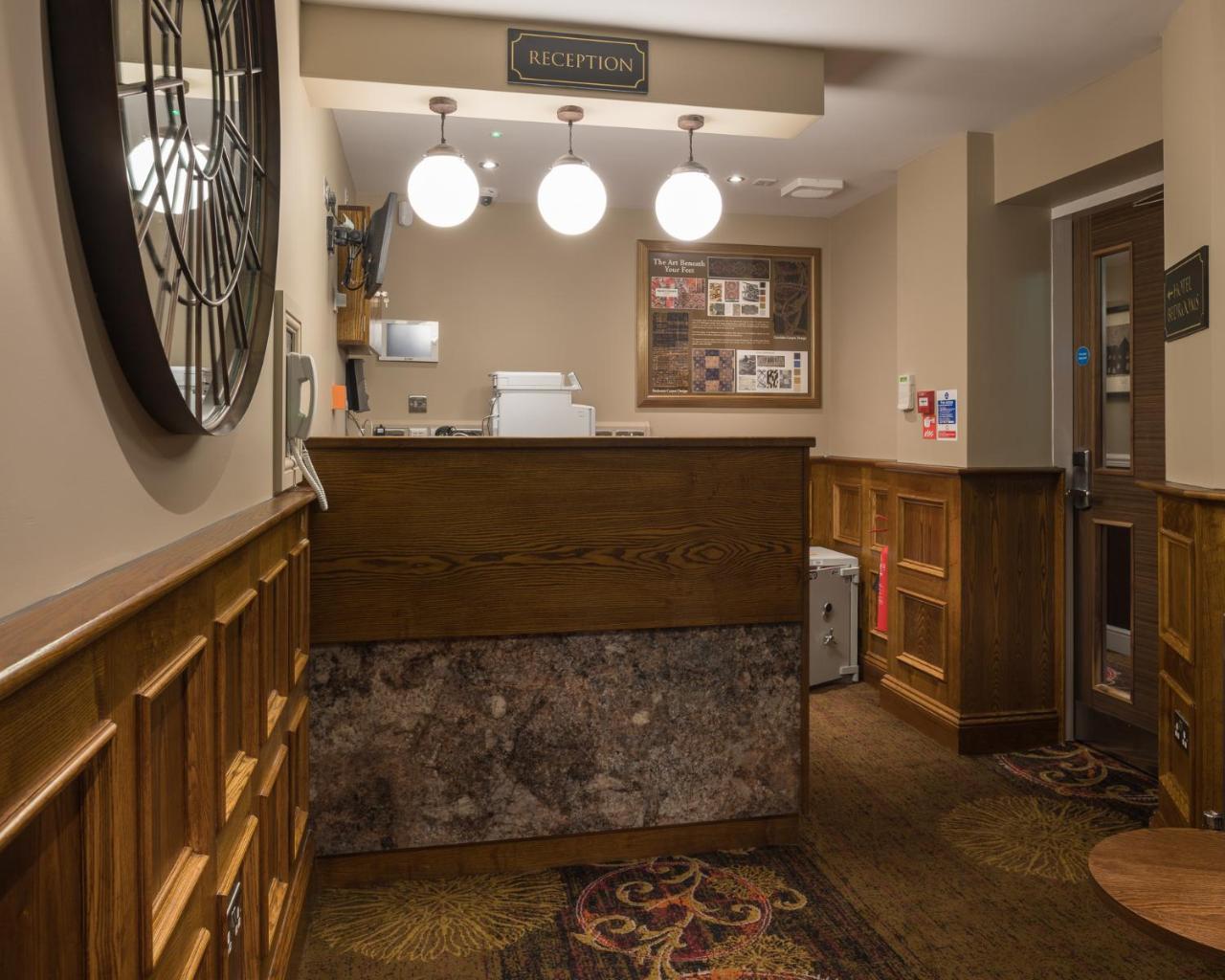 The John Russell Fox Wetherspoon Hotell Andover Exteriör bild